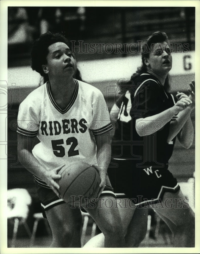 1991 Press Photo Roosevelt and Churchill High School Basketball Players at Game - Historic Images