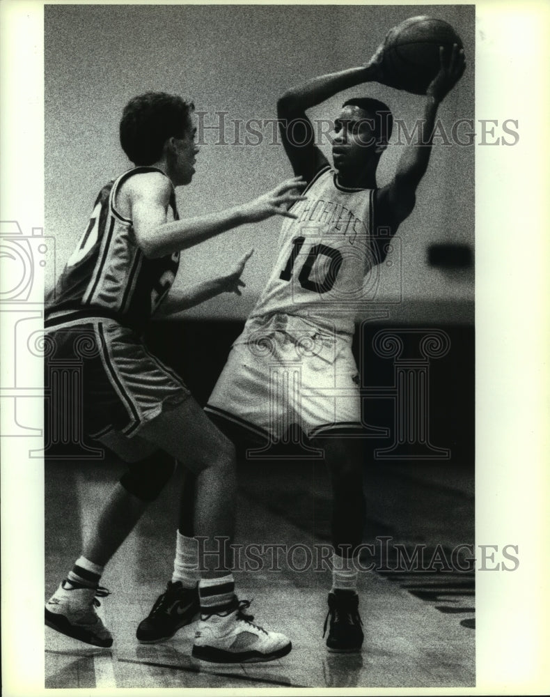 1990 Press Photo East Central And Judson High School Basketball Player 1990-press-photo-east-central-and-judson-high-school-basketball-player