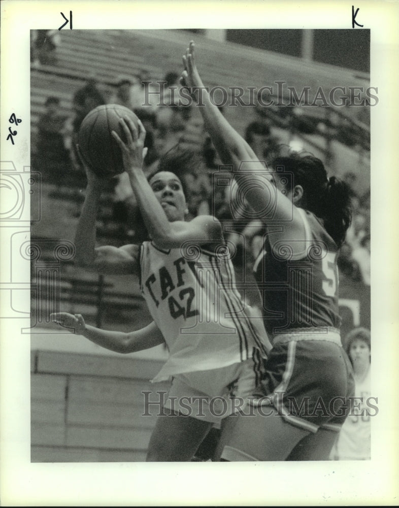 1990 Press Photo Taft and McCollum High School Girls Basketball Players at Game - Historic Images