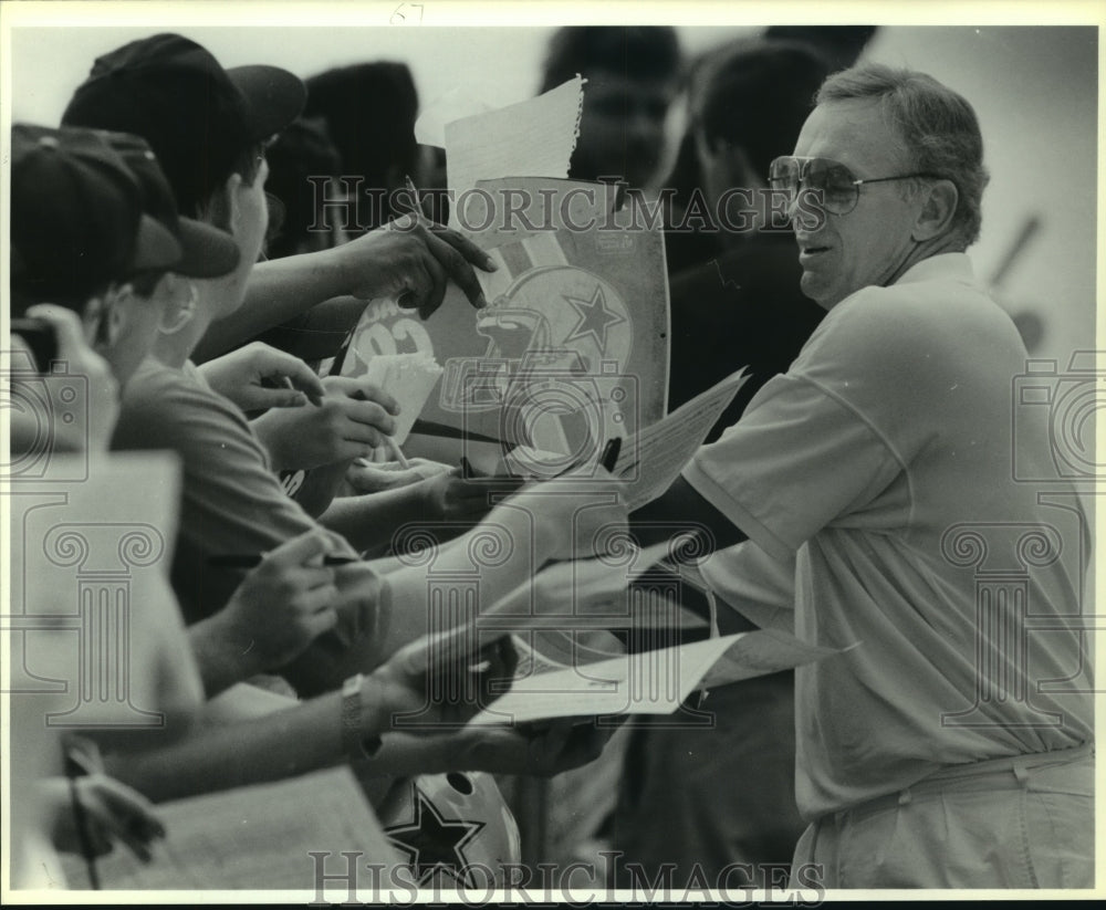 1991 Press Photo Jerry Jones, Dallas Cowboys Football Team Owner with Fans - Historic Images