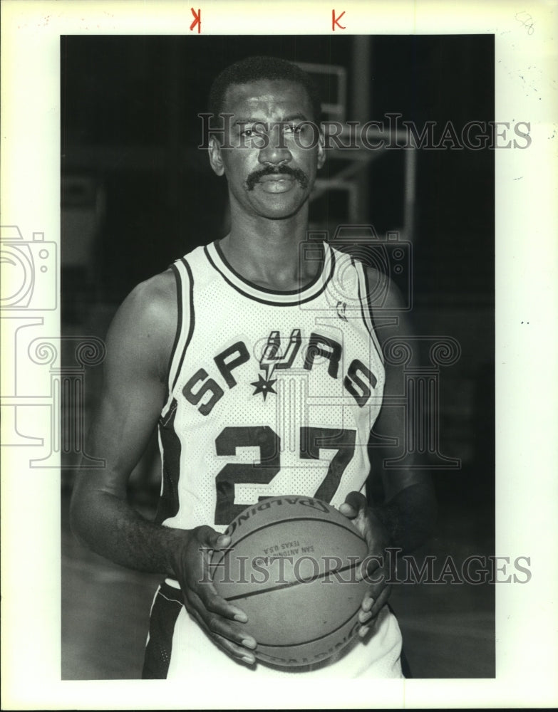 1990 Press Photo Caldwell Jones, Spurs Basketball Player - sas11863-Historic Images