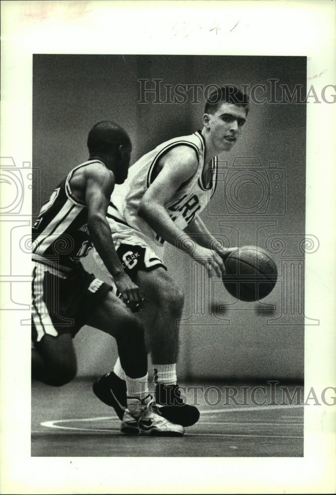 1994 Press Photo Buddy Meyer, Clark High School Basketball Player at Game - Historic Images