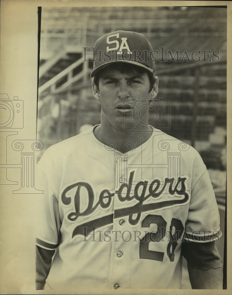 Press Photo Mickey Hatcher, San Antonio Dodgers Baseball Player - sas11911 - Historic Images