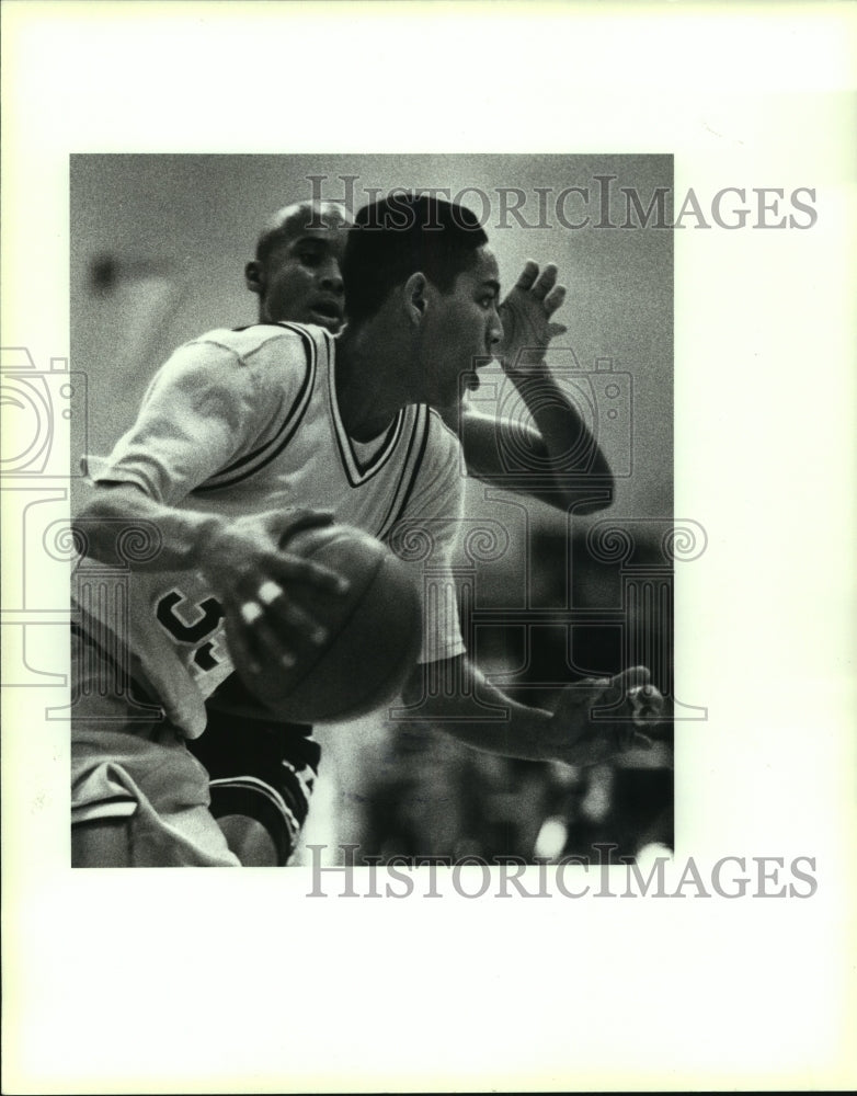 1994 Press Photo Charles Steven, East Central High School Basketball Player - Historic Images