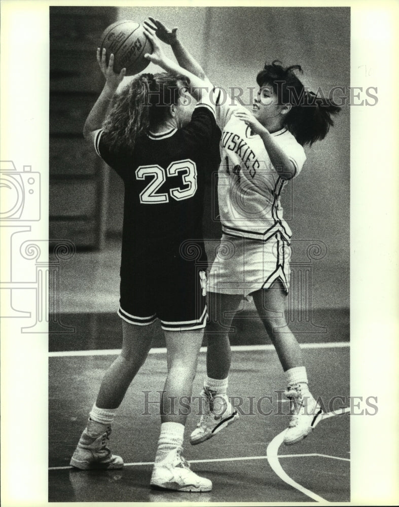 1991 Press Photo Lisa Rodriguez, Holmes High School Basketball Player at Game - Historic Images