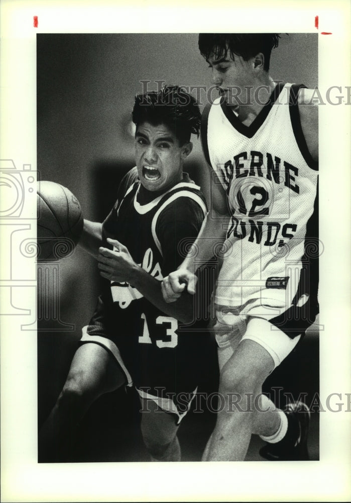 1991 Press Photo Jeff Wilson, Bourne High School Basketballl Player at Game - Historic Images