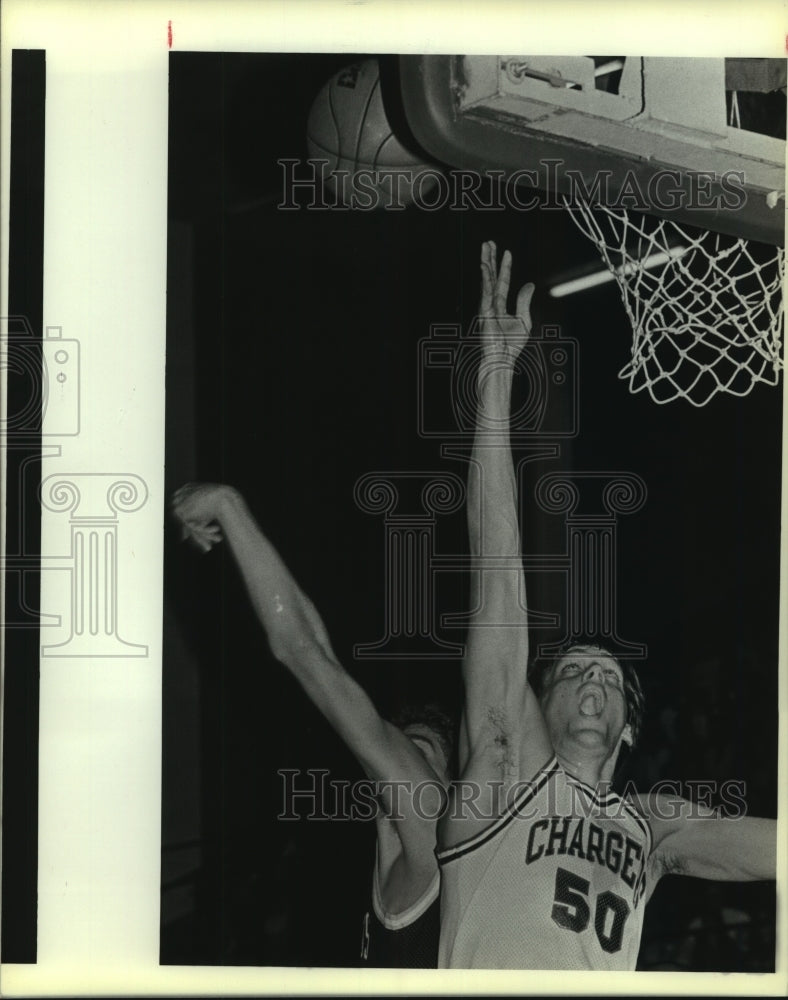 1987 Press Photo Tim Small, Churchill High School Basketball Player at Game - Historic Images