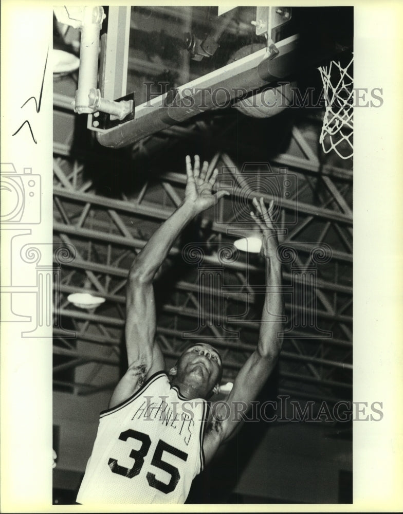 1987 Press Photo James Smith, High School Basketball Player at Churchill Game- Historic Images
