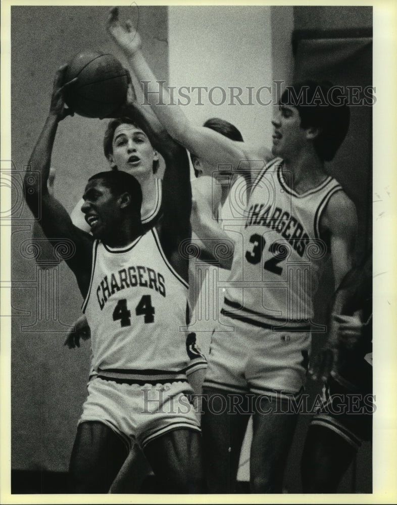 Press Photo Chargers high school basketball players in action - sas12087 - Historic Images