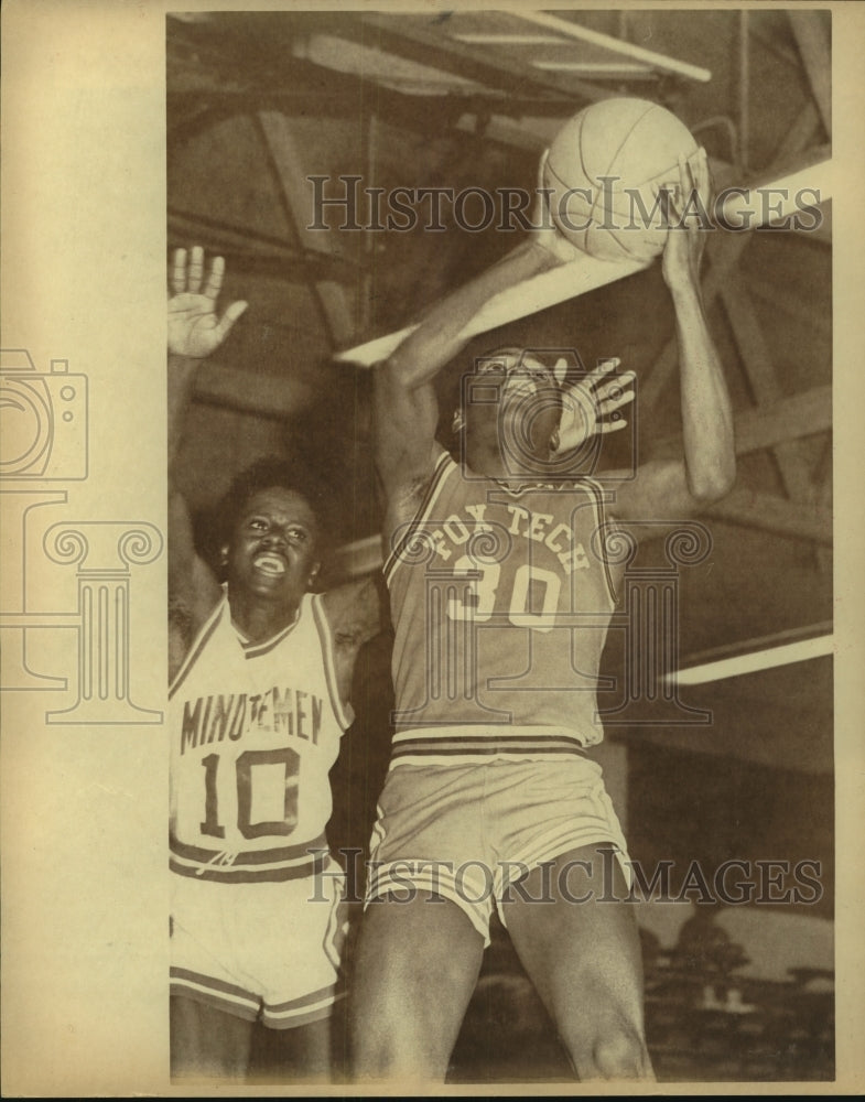 1981 Press Photo Andre Anderson, Fox Tech High School Basketball Player at Game- Historic Images