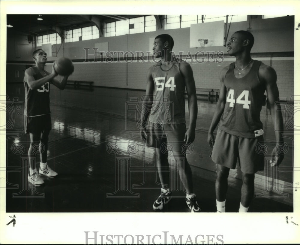 1993 Press Photo Sam Houston High School Basketball Players at Practic