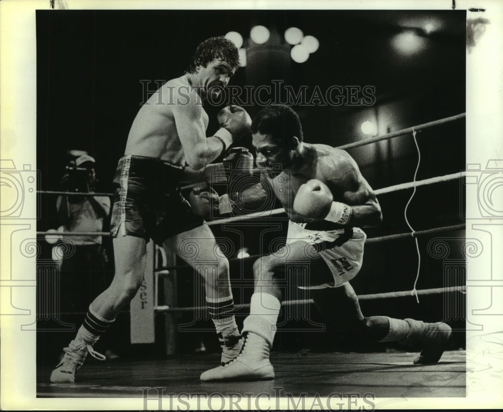1986 Press Photo Boxers Gene Hatcher and Kevin Austin at Fiesta Plaza Fight - Historic Images