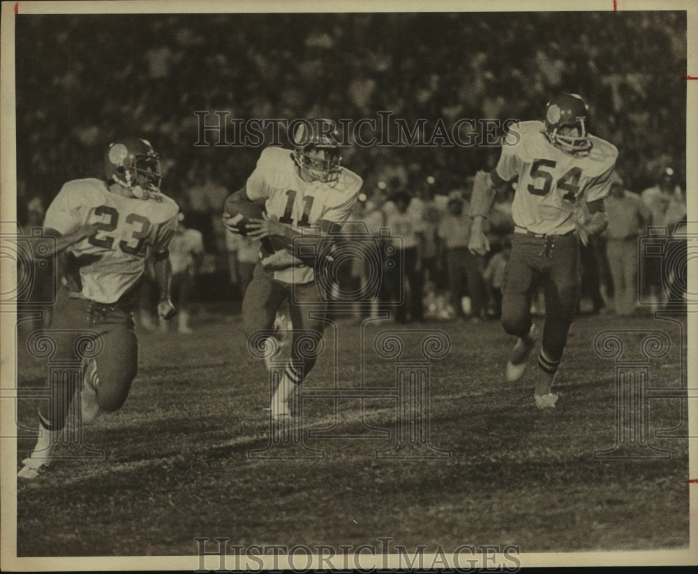 1977 Press Photo Harlandale High School Football Players at Game - Historic Images