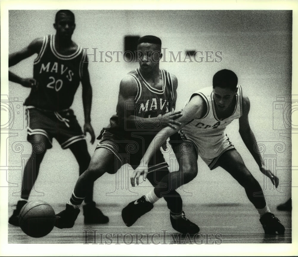 1992 Press Photo Madison and Clark High School Basketball Players at Game - Historic Images