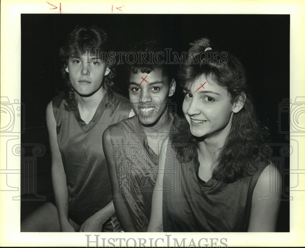 1987 Press Photo Sandy Keogh, Roosevelt High School Basketball Player and Others- Historic Images