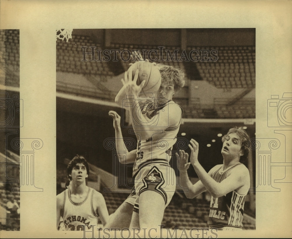 1982 Press Photo James Reckling St. Thomas High School Basketball Player at Game - Historic Images