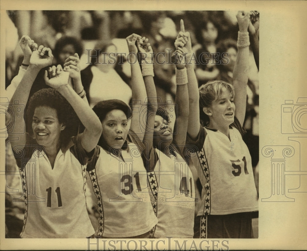 Press Photo Opal Ross with Other Victoria Girls Basketball Players - sas12285 - Historic Images