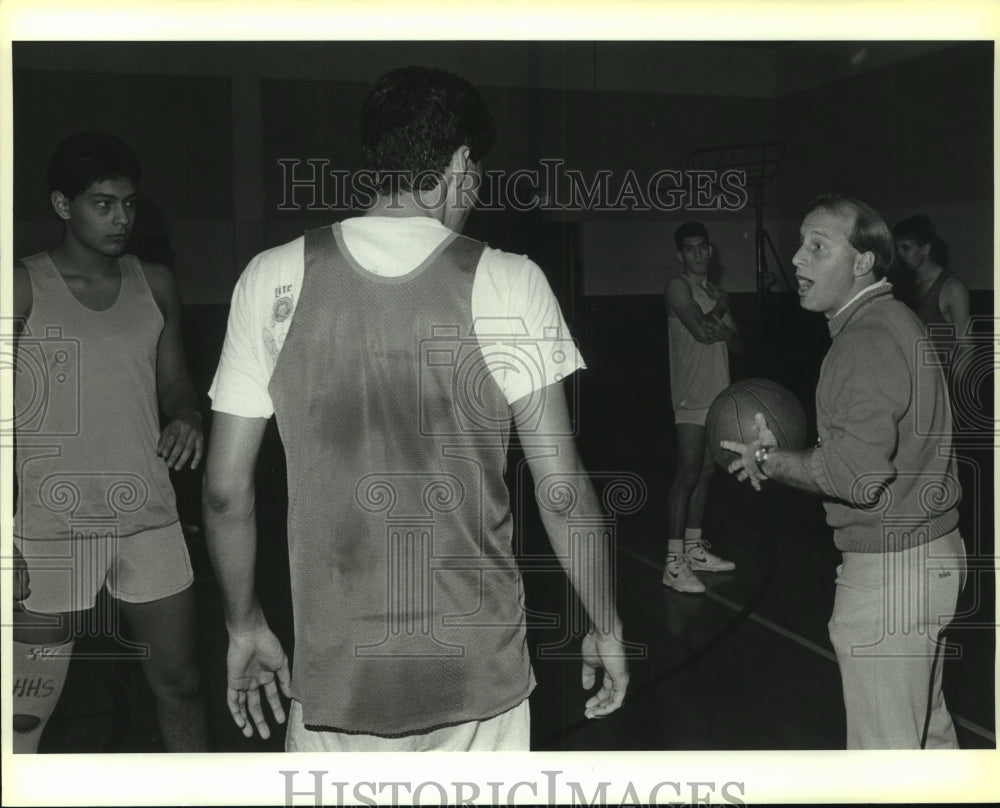 1988 Press Photo Bobby Jaklich, Holmes High School Basketball Coach - sas12367- Historic Images