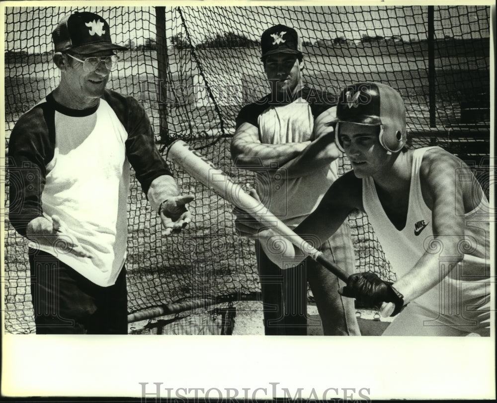 1987 Press Photo Gerry Kempf, Medina Valley Baseball Coach with Players - Historic Images