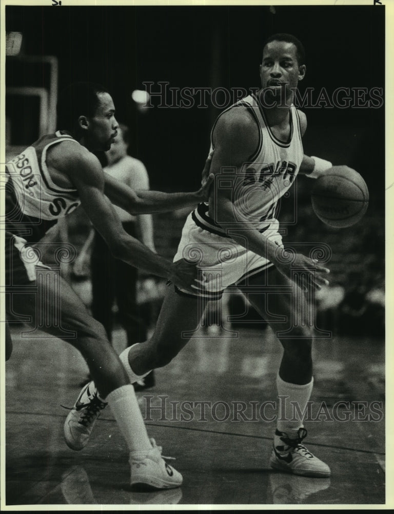 1986 Press Photo Gerald Henderson, Spurs Basketball Player at Sonics Game- Historic Images