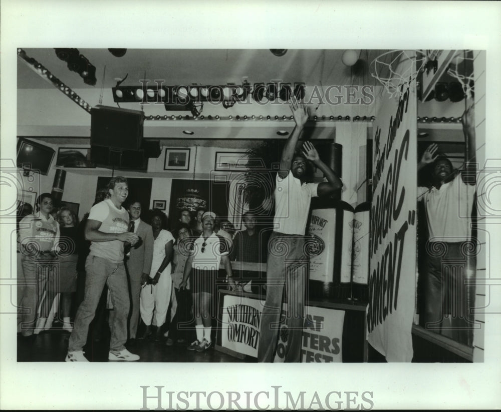 Press Photo Earvin "Magic" Johnson, Basketball Player at Event - sas12521- Historic Images