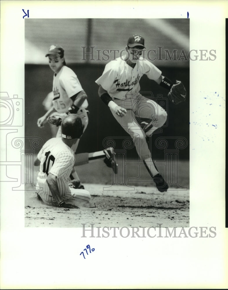 1991 Press Photo Harlandale and Clark play high school baseball - sas12701 - Historic Images