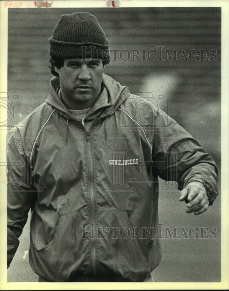 1984 Press Photo Lary Kuharich, San Antonio Gunslingers Football Coordinator- Historic Images