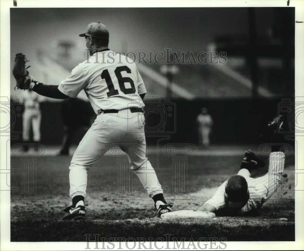 1992 Press Photo Highland and Clark High School Baseball Players at Game - Historic Images