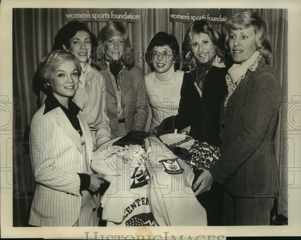 1978 Press Photo Gymnast Cathy Rigby with Other Women Athletes on Television - Historic Images
