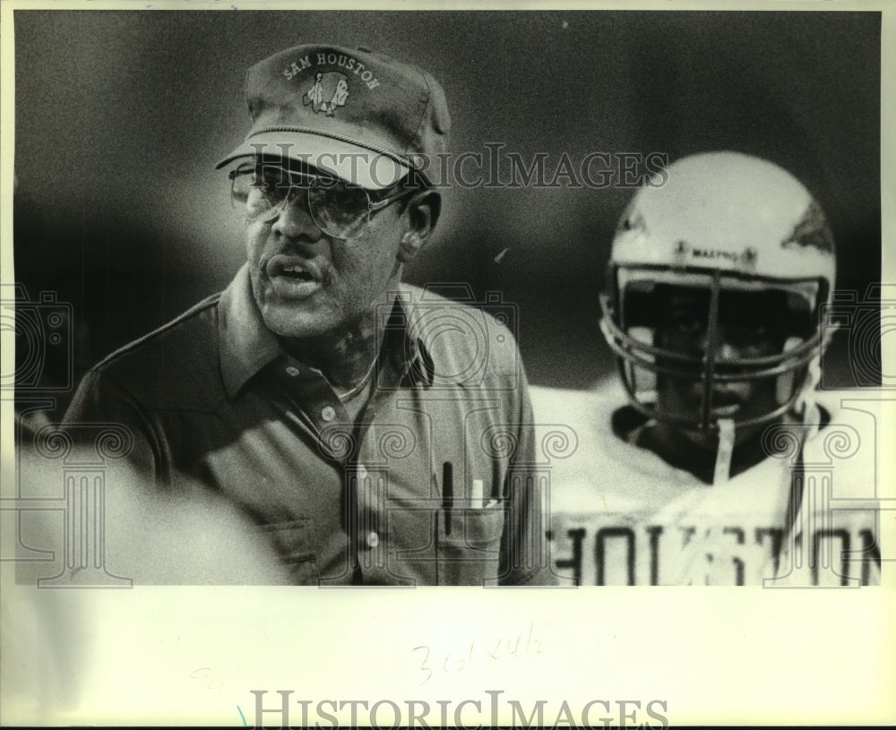 1988 Press Photo R. A. Johnson, Sam Houston Football Coach - sas12838- Historic Images