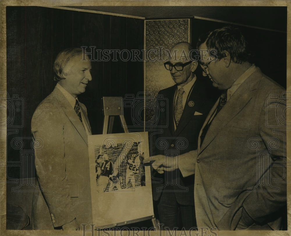 Press Photo Dallas Morning News sports editor Walter Robertson and colleagues- Historic Images