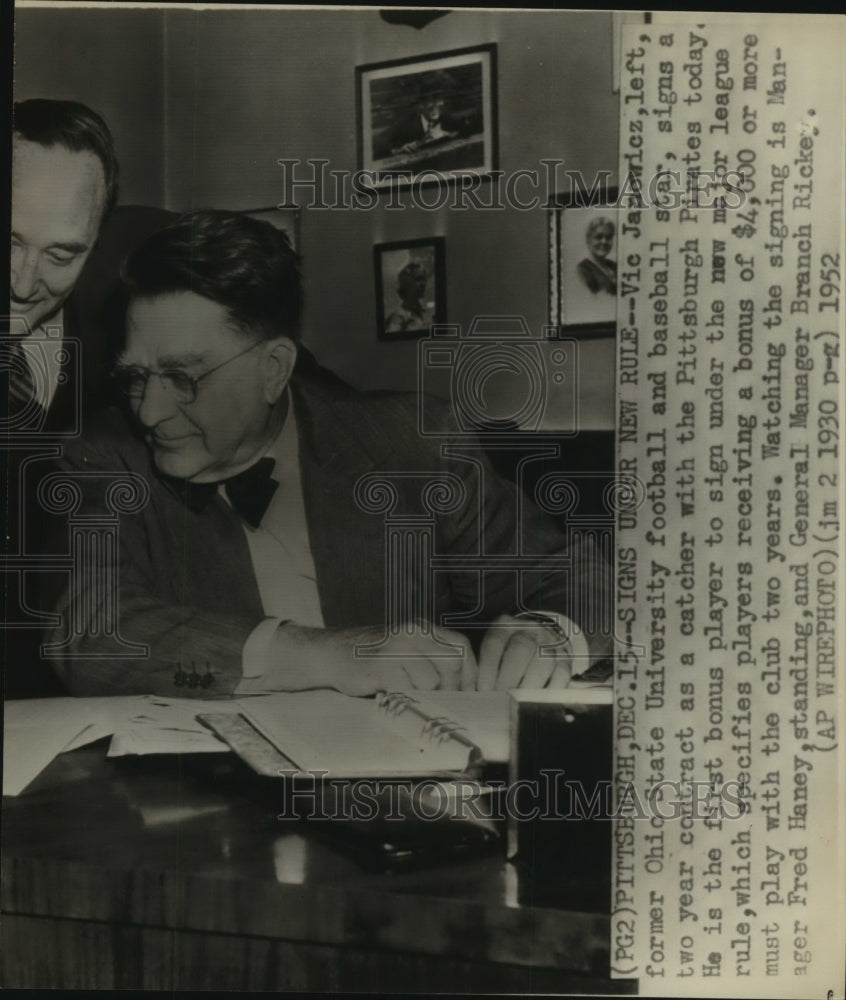 1952 Press Photo Branch Rickey watches Vic Janowicz sign a baseball contract- Historic Images