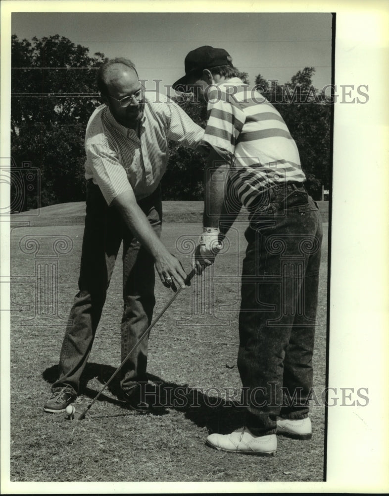 1989 Press Photo Starke Park golf pro Biff Alexander with Aaron Krause- Historic Images