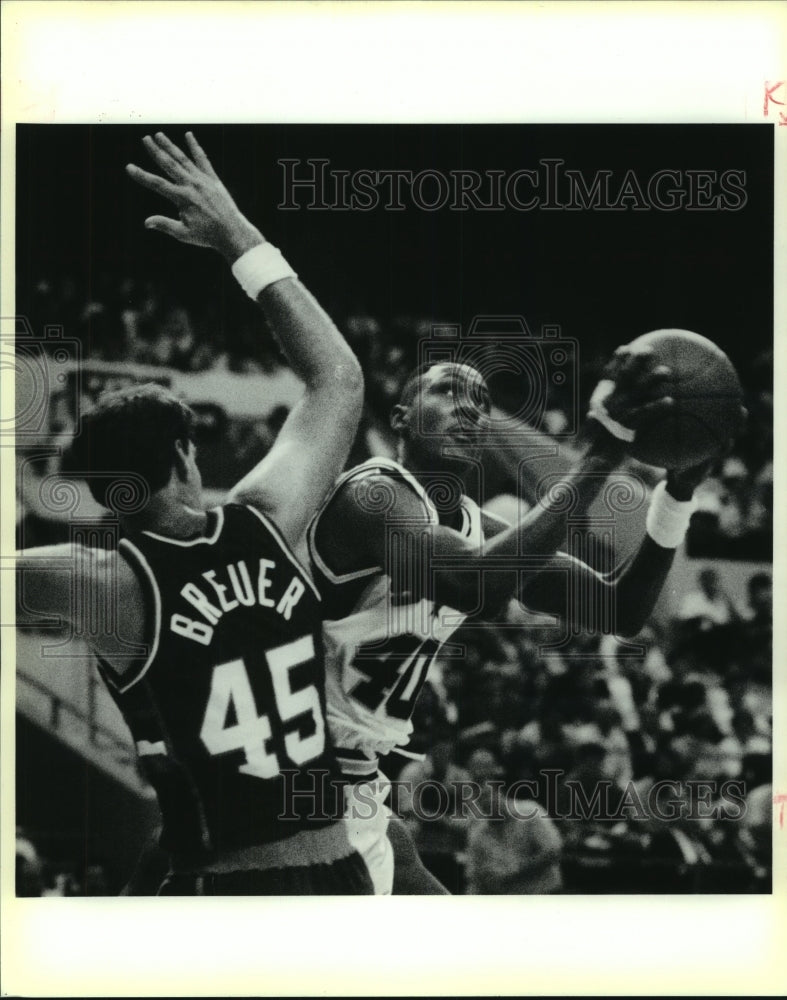 1989 Press Photo Willie Anderson, San Antonio Spurs Basketball Player at Game-Historic Images