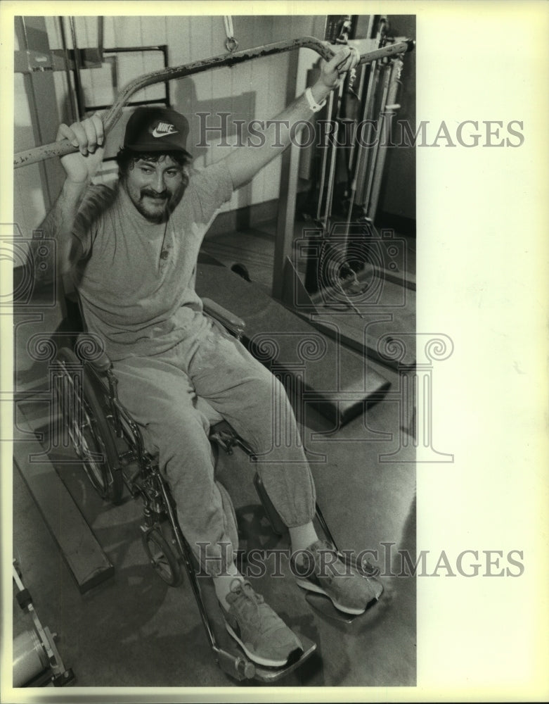 1984 Press Photo Gabe Rivera, Football Player at Harmerville Rehab Center - Historic Images