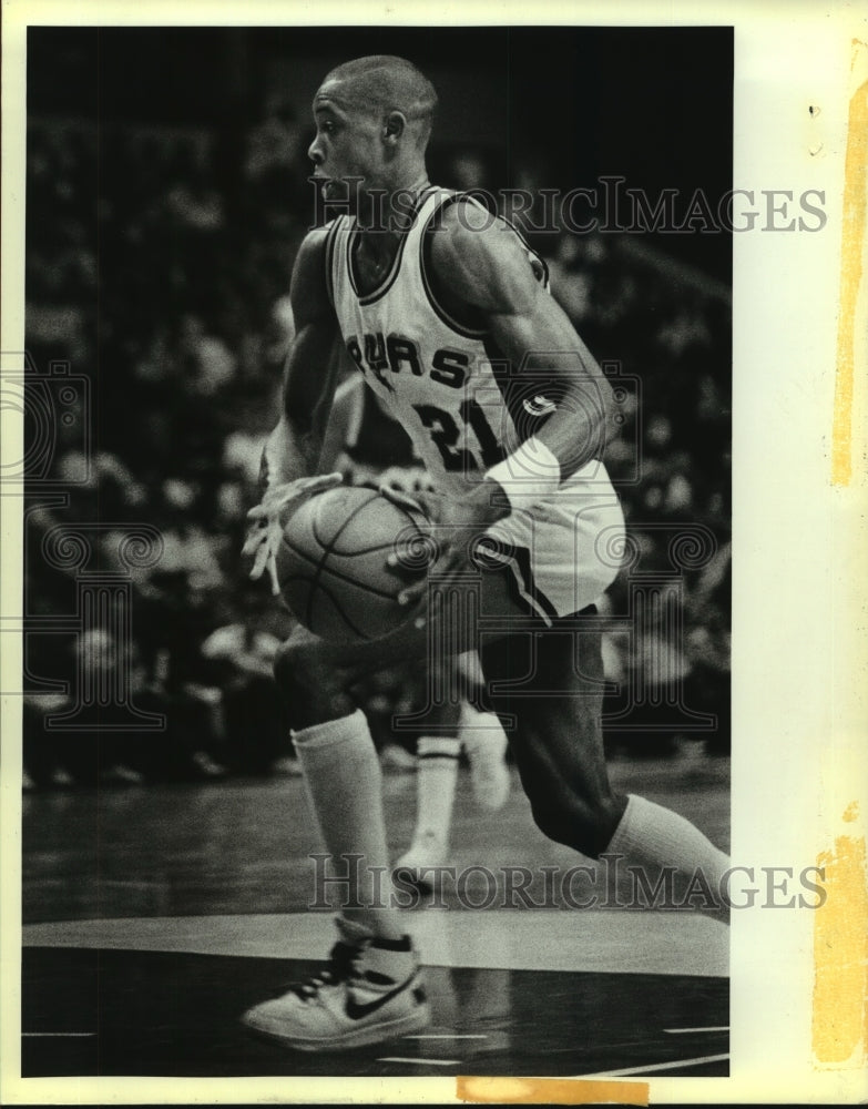 1986 Press Photo San Antonio Spurs basketball player Alvin Robertson in action- Historic Images
