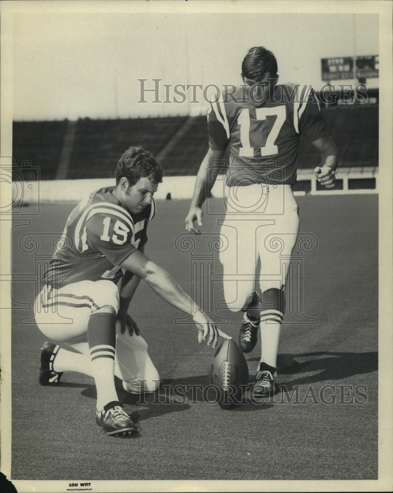 1970 Press Photo Rice Football Kicker Mark Williams and Holder Jimmy Dover - Historic Images
