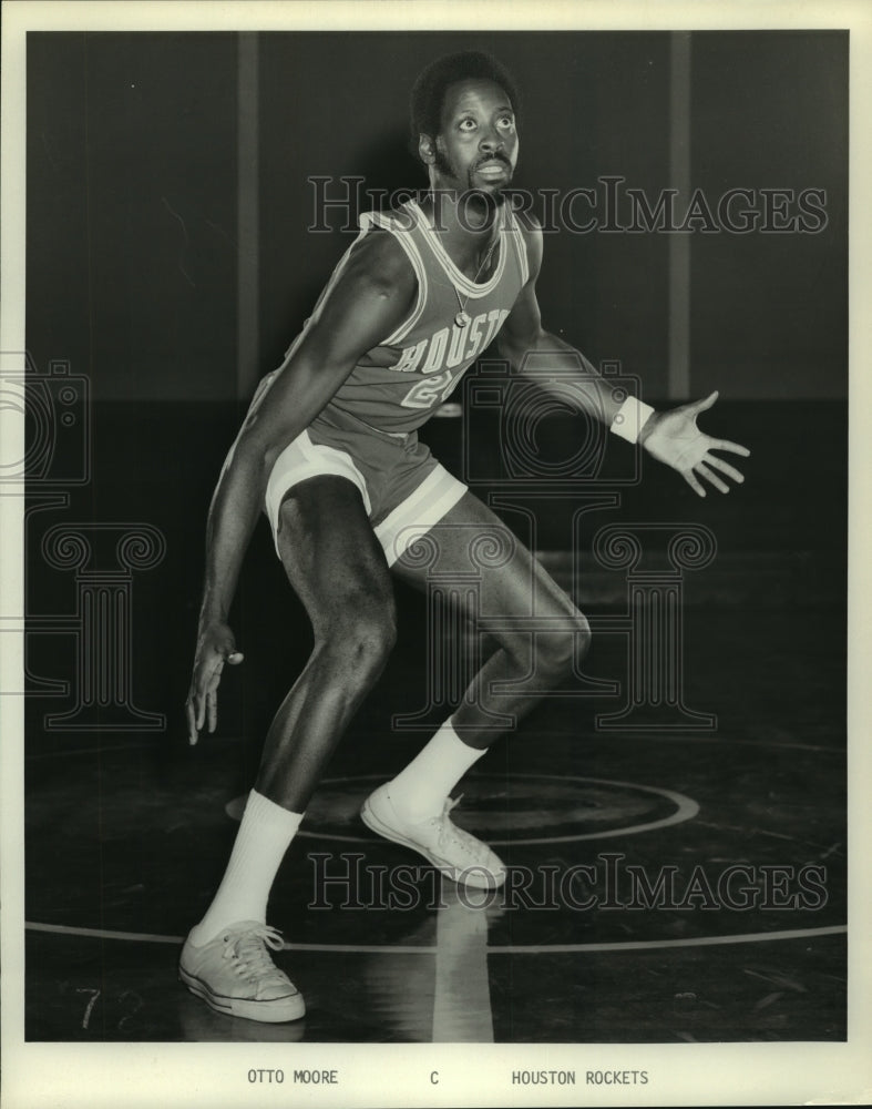 Press Photo Otto Moore, Houston Rockets Basketball Player - sas13353 - Historic Images