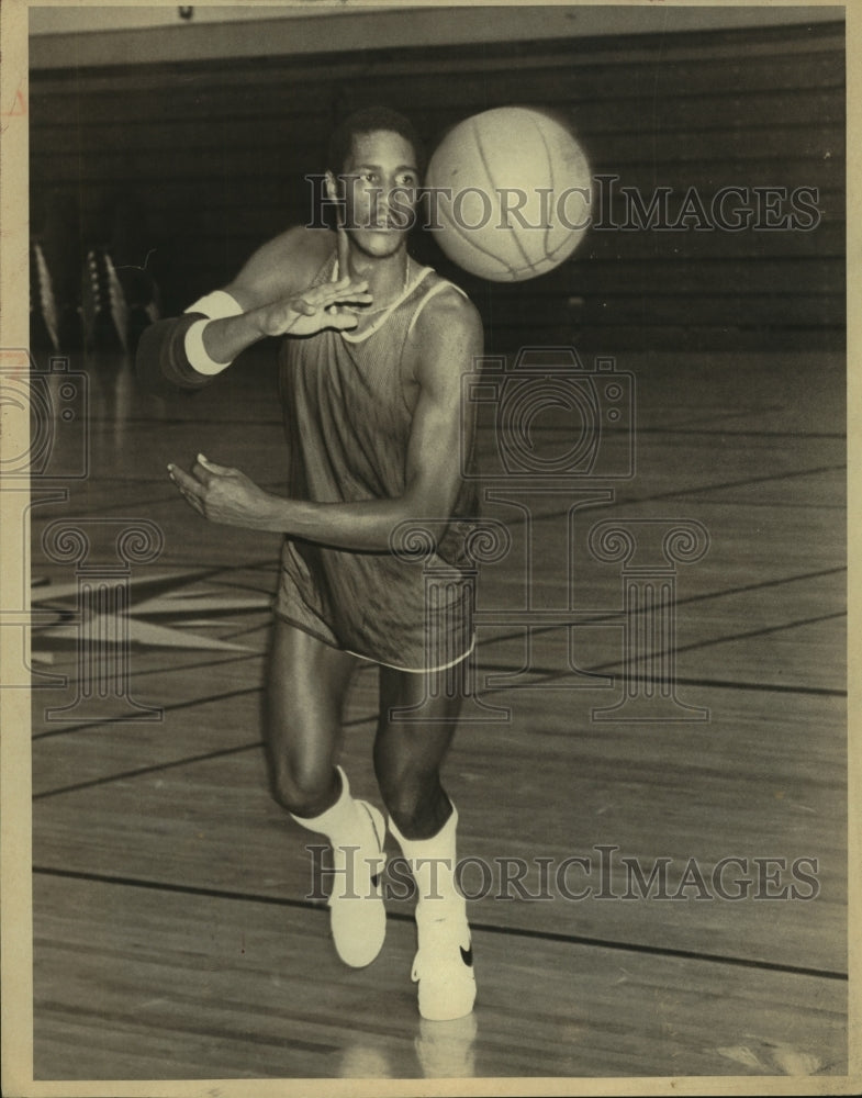 1982 Press Photo Johnny Moore, Spurs Basketball Player - sas13370- Historic Images