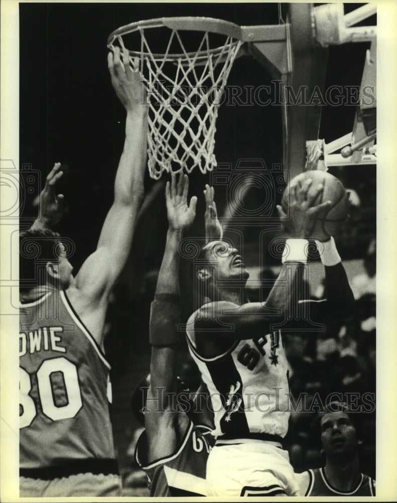 Press Photo Johnny Moore, Spurs Basketball Player at Game - sas13376 - Historic Images