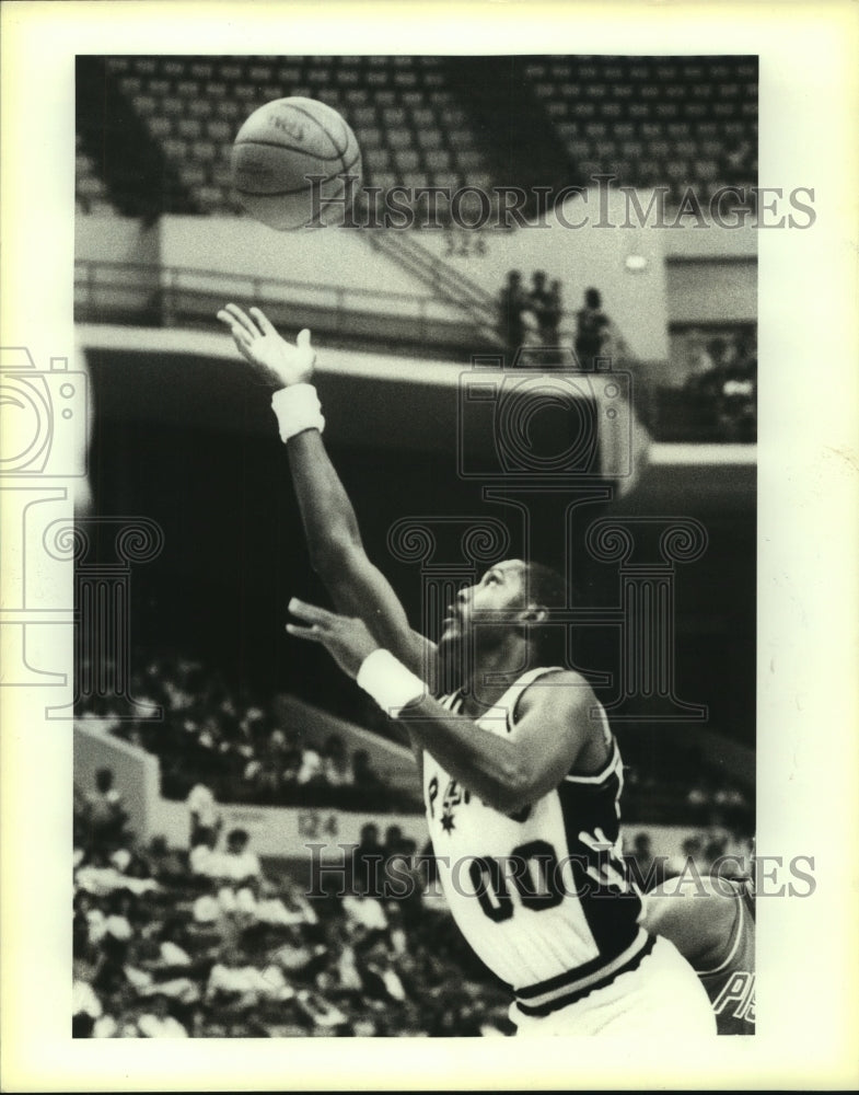 1986 Press Photo Johnny Moore, Spurs Basketball Player - sas13380- Historic Images