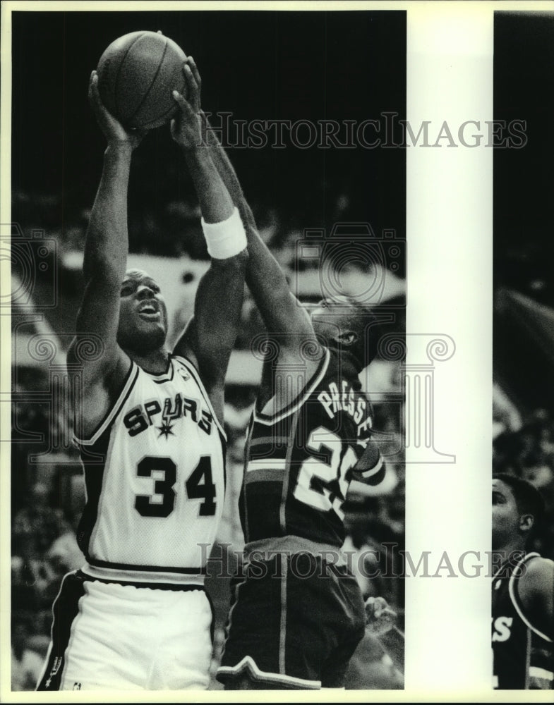 1989 Press Photo Terry Cummings, San Antonio Spurs Basketball Player at Game-Historic Images