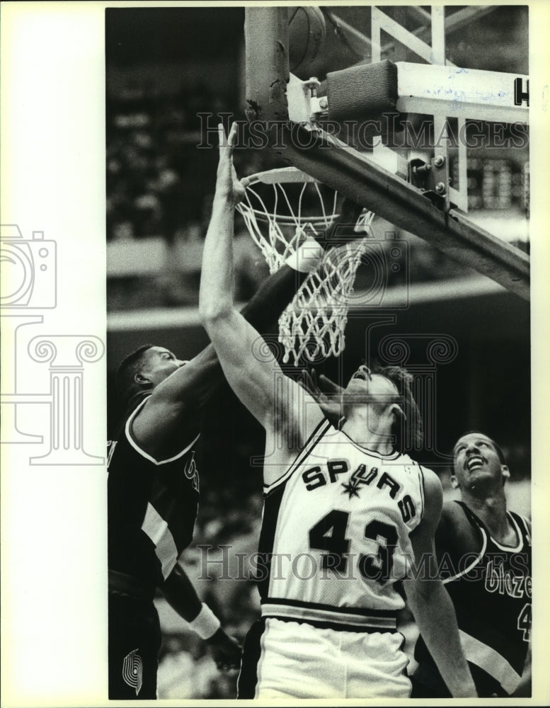 1989 Press Photo Frank Brickowski, San Antonio Spurs Basketball Player at Game- Historic Images