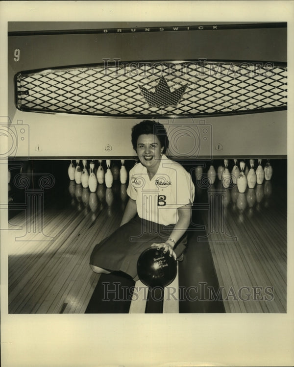 Press Photo Jean Eder, Brunswick Professional Women Bowlers Associatio ...