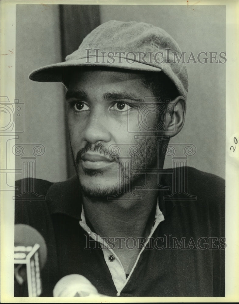 1986 Press Photo Johnny Moore, Basketball Player - sas13668 - Historic Images