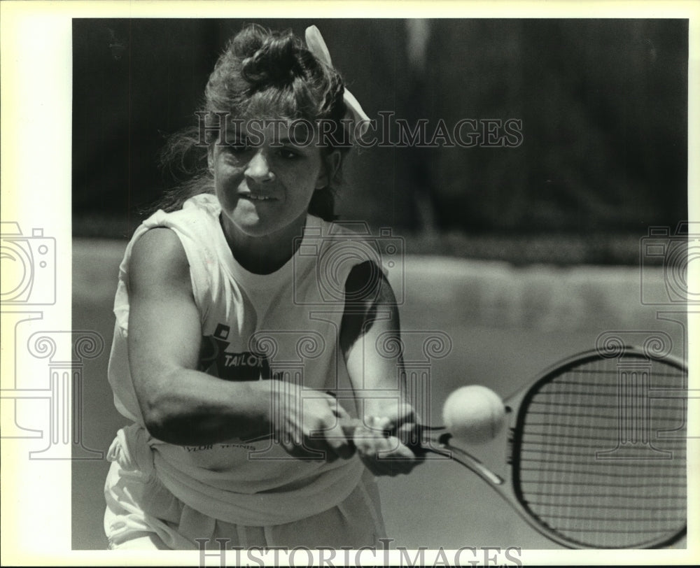 1988 Press Photo Taylor High tennis player Kim Winkles - sas13778 - Historic Images