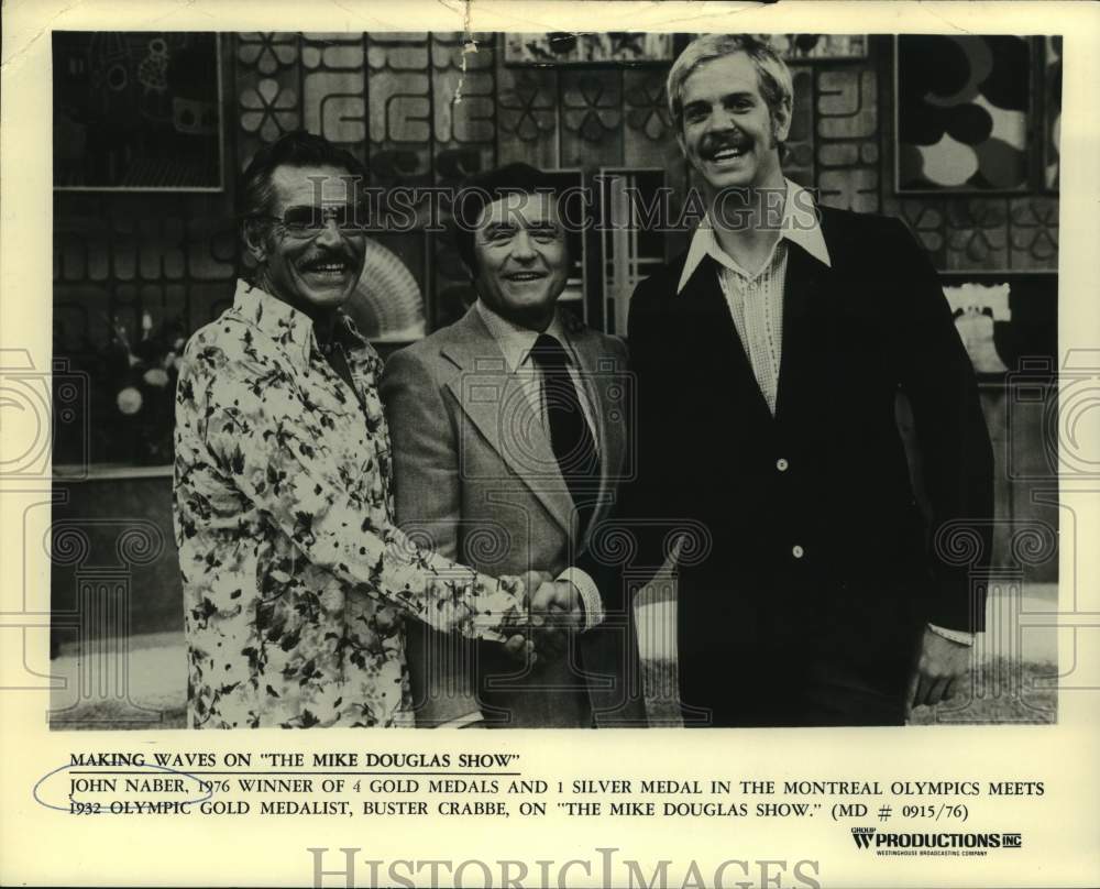1976 Press Photo Olympians John Naber and Buster Crabbe with Mike Douglas - Historic Images