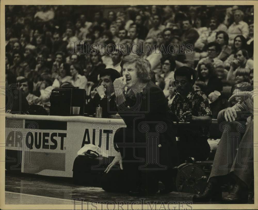 Press Photo New York/New Jersey Nets basketball coach Kevin Loughery - sas14012 - Historic Images