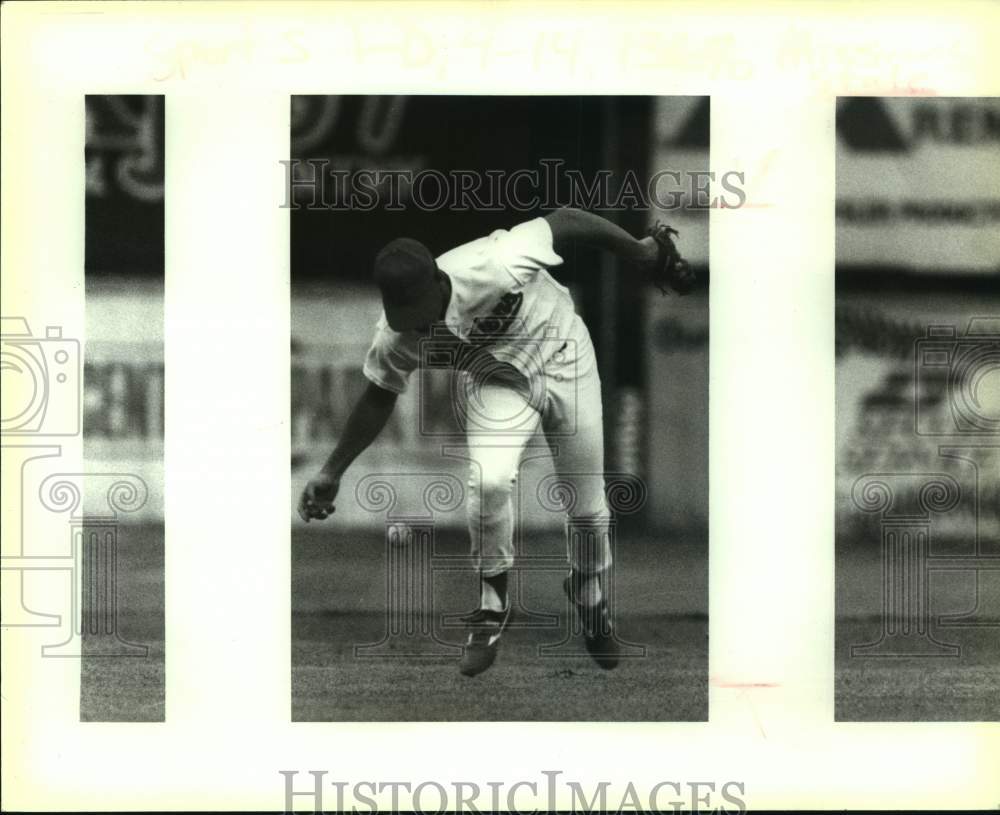 1990 Press Photo San Antonio Missions baseball player Steve Finken in action - Historic Images