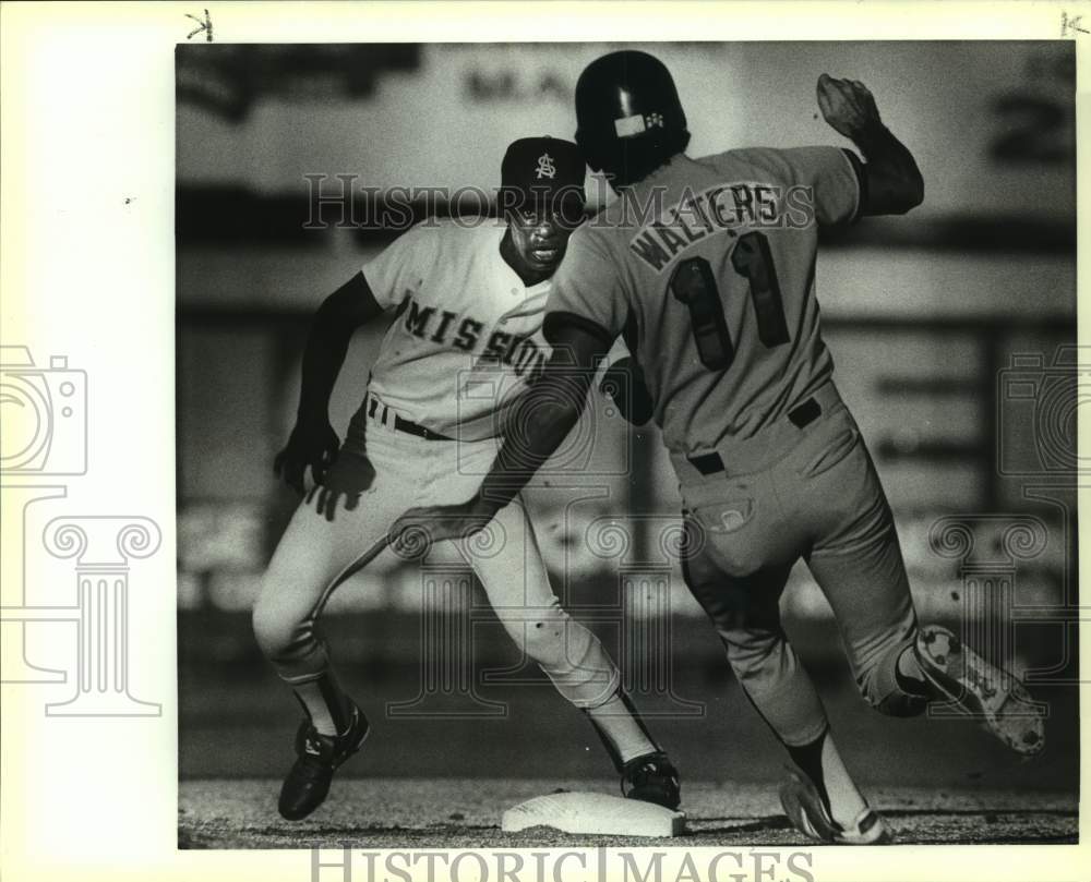 1989 Press Photo The San Antonio Missions and Wichita play minor league baseball - Historic Images